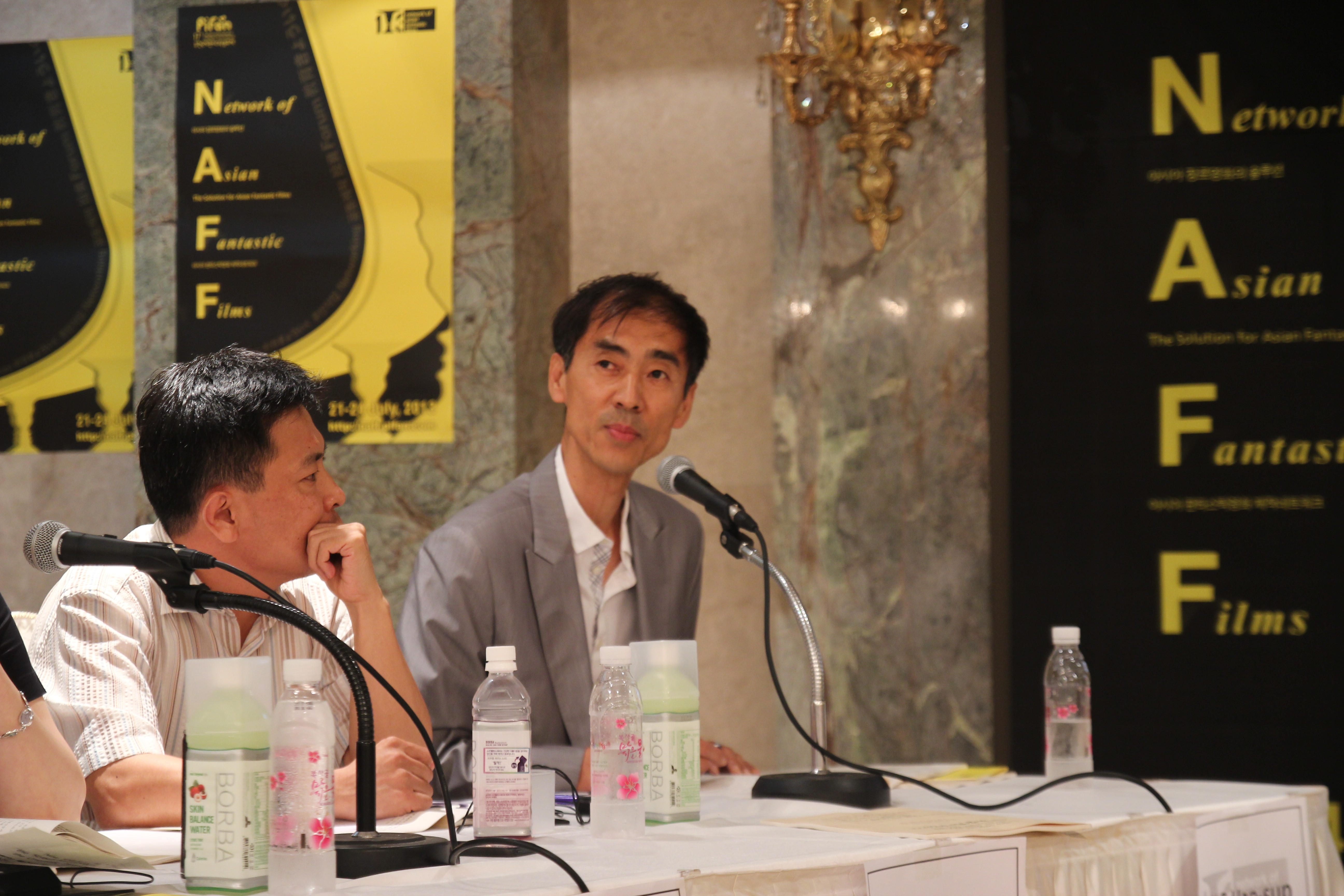 발제를하는 강한섭 교수(전 영진위원장, 오른쪽)